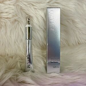 Qzyum Electric Massage Eye Cream